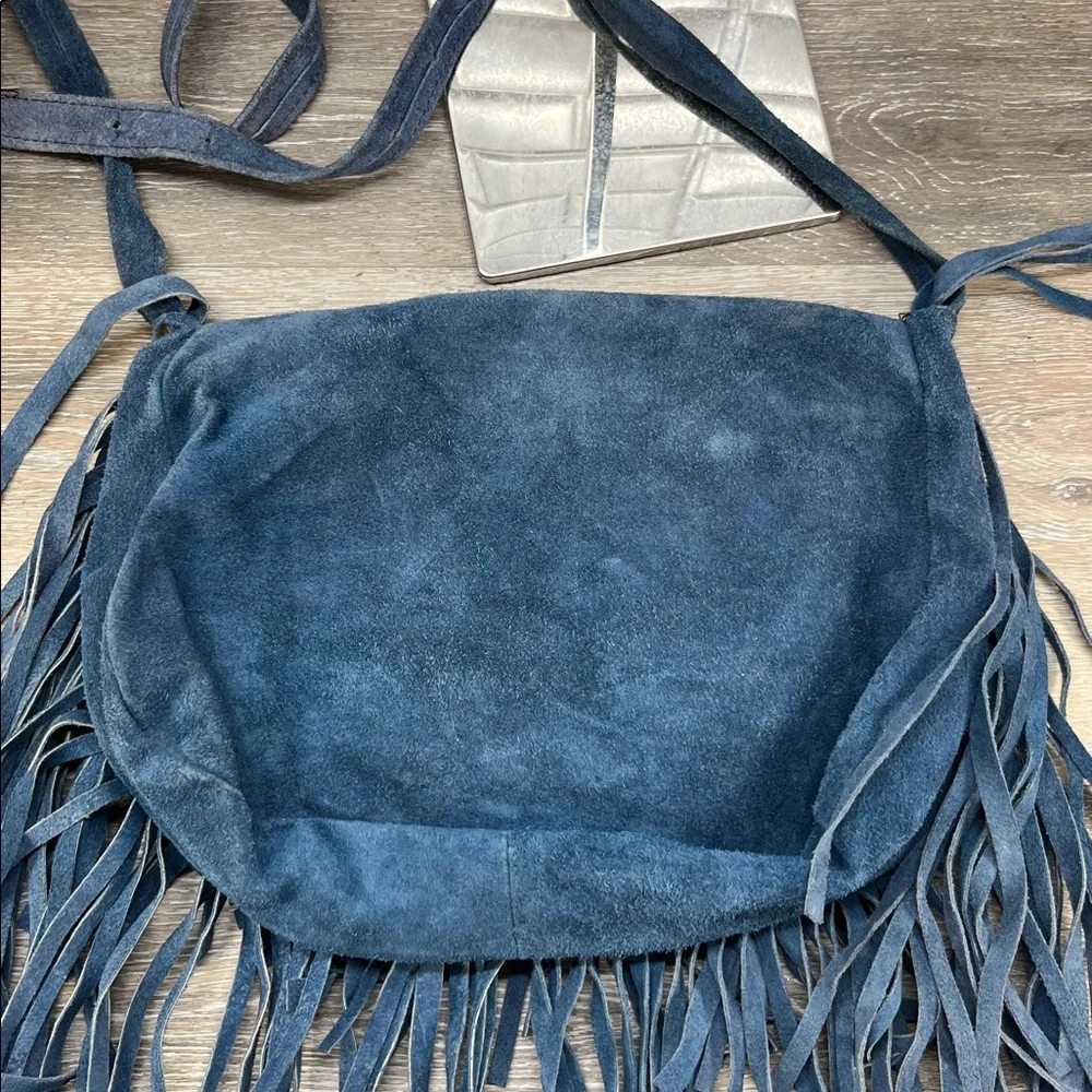 Pieces Apache Suede crossbody  in Blue - Picture 2 of 4
